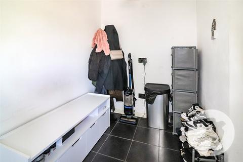 14 Kempton Close, Erith, DA8 3SR