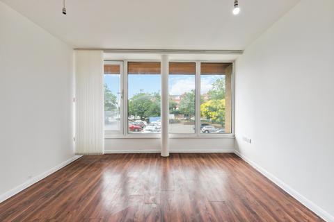 3 bedroom apartment to rent, London Road, Mitcham CR4