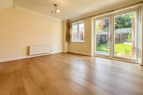2 bedroom end of terrace house to rent, Maple Way, Essex CM6