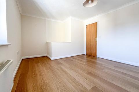 2 bedroom end of terrace house to rent, Maple Way, Essex CM6