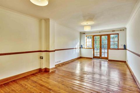 3 Ashton Road, Oundle, Peterborough, PE8 4BY