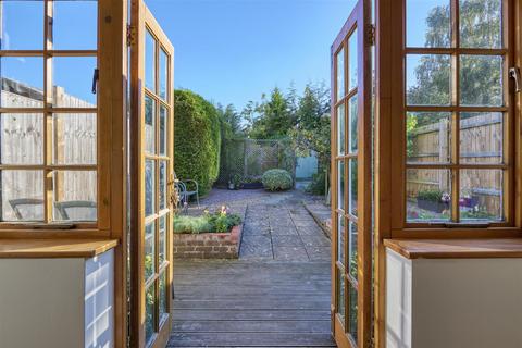 3 Ashton Road, Oundle, Peterborough, PE8 4BY