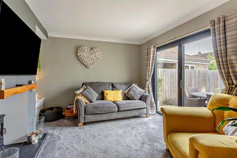 7 Drapers Close, Warmington, Peterborough, PE8 6UQ