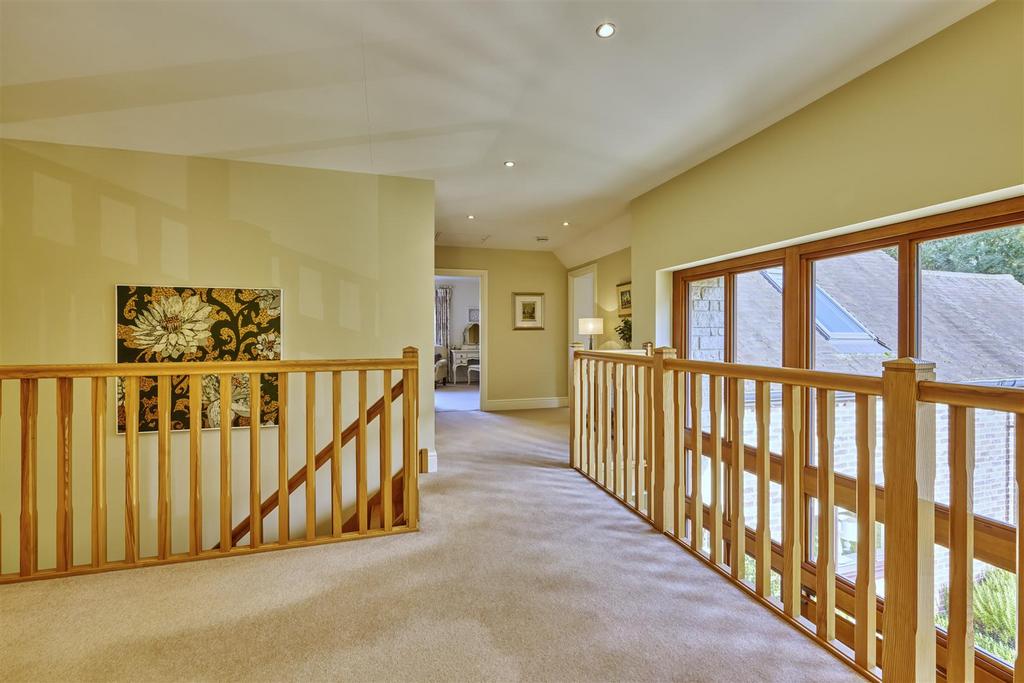 Luddington Lodge Thu