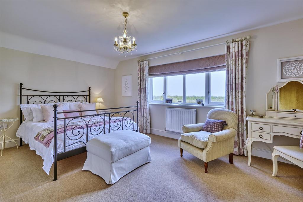 Luddington Lodge Thu