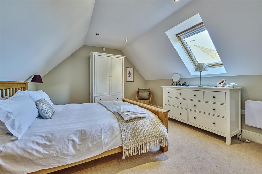 Luddington Lodge Thu