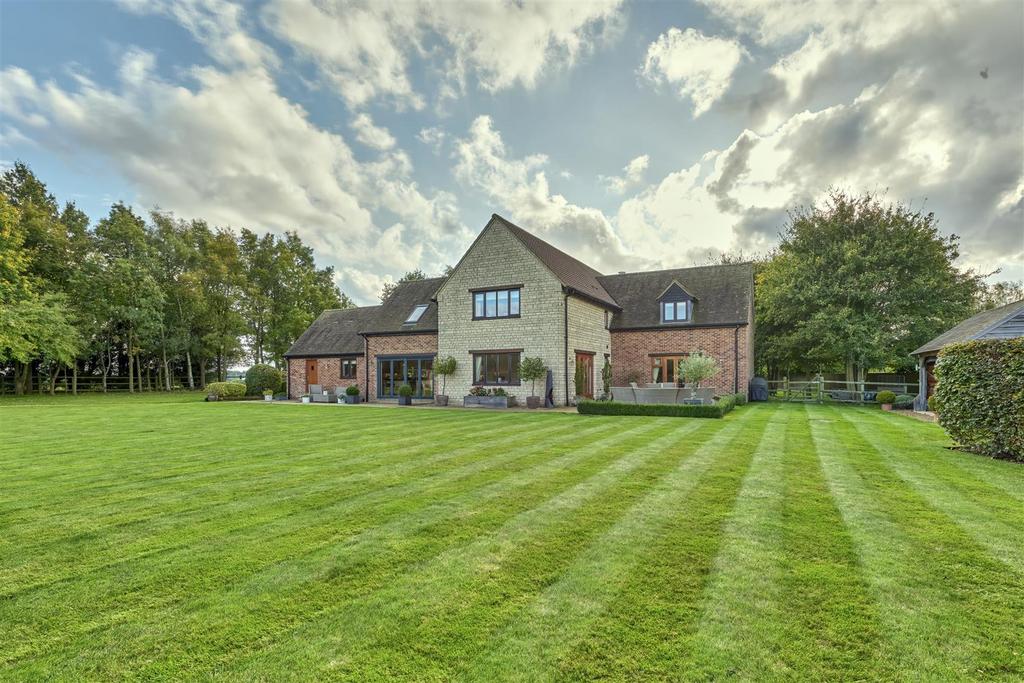 Luddington Lodge Thu