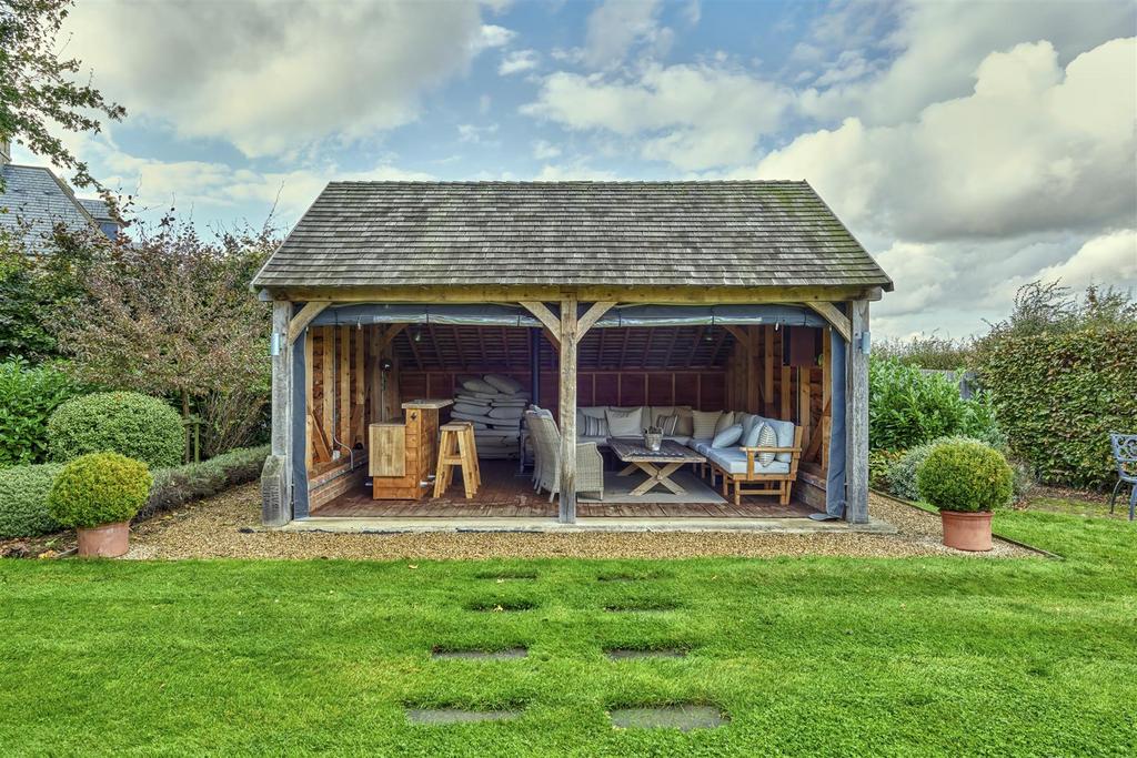 Luddington Lodge Thu