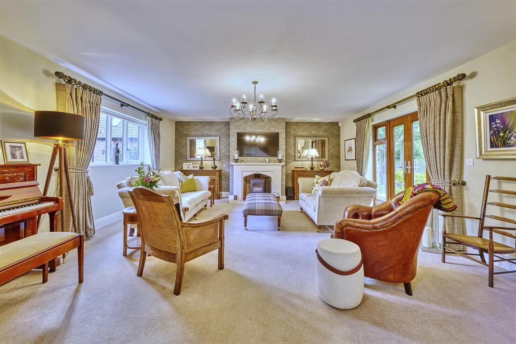 Luddington Lodge Thu