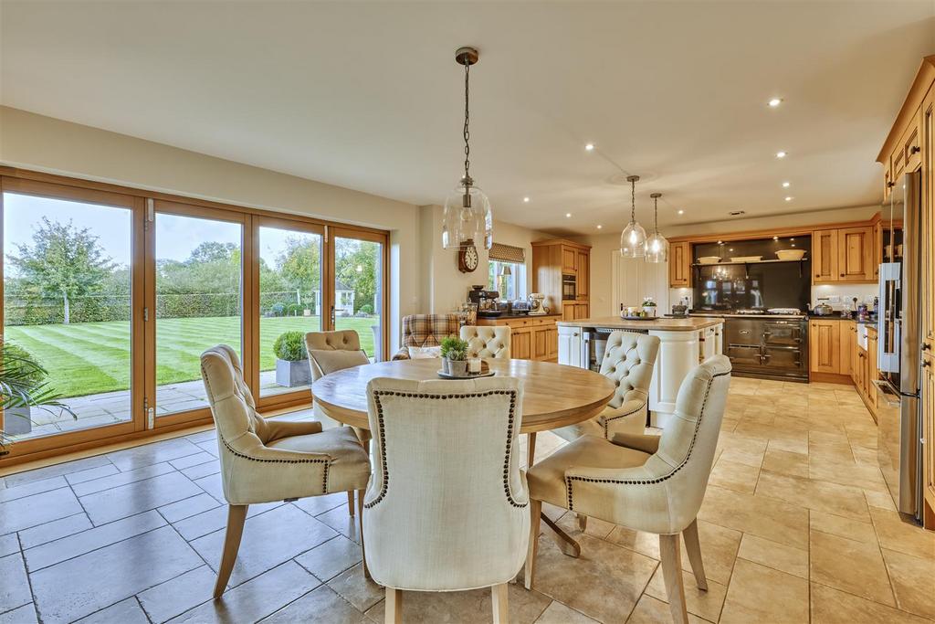 Luddington Lodge Thu