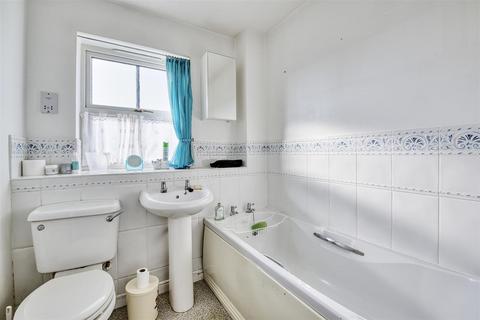 33 Dexter Way, Warmington, Peterborough, PE8 6WH