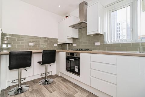 2 bedroom maisonette for sale, Brackley Avenue, Manchester M15
