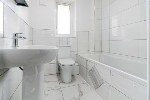 2 bedroom maisonette for sale, Brackley Avenue, Manchester M15