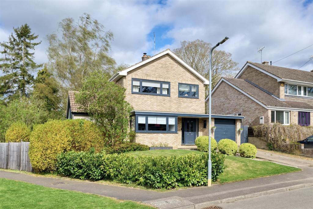 1-1 Mauntley Avenue
