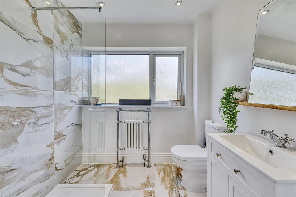21-1 Mauntley Avenue