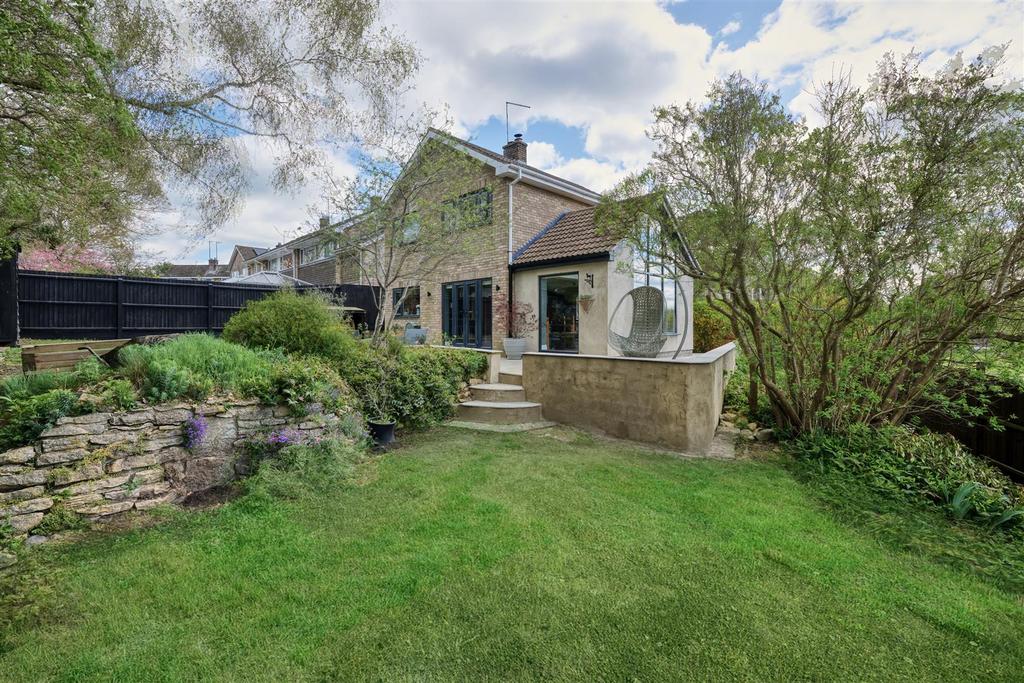 6-1 Mauntley Avenue