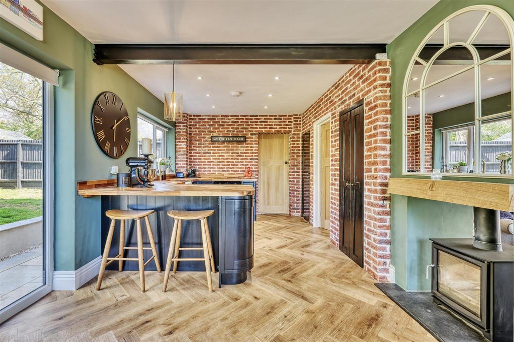14-1 Mauntley Avenue