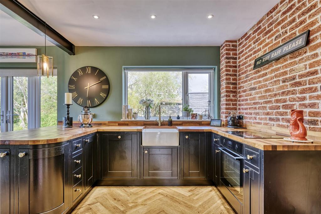 16-1 Mauntley Avenue
