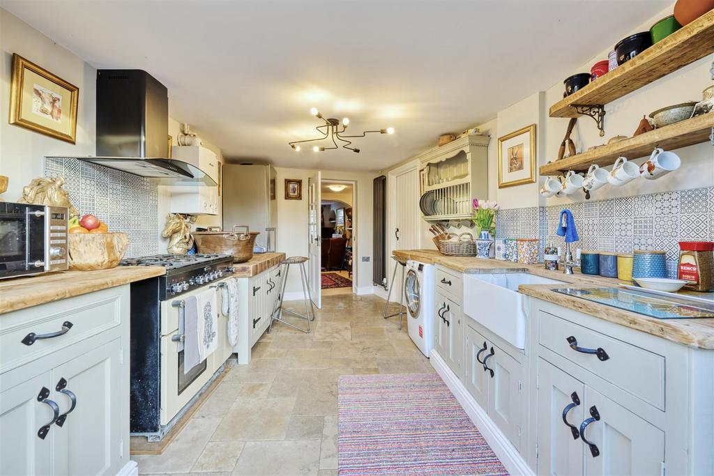 8-4 High St Denford-