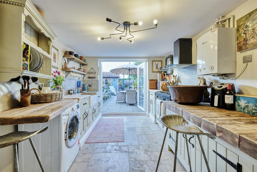 9-4 High St Denford-