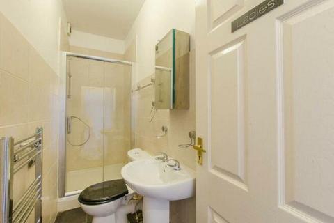 4 bedroom terraced house to rent, Caistor Park Road, London E15