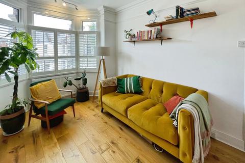 2 bedroom apartment to rent, Gwendoline Avenue, London E13