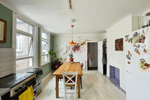 2 bedroom apartment to rent, Gwendoline Avenue, London E13
