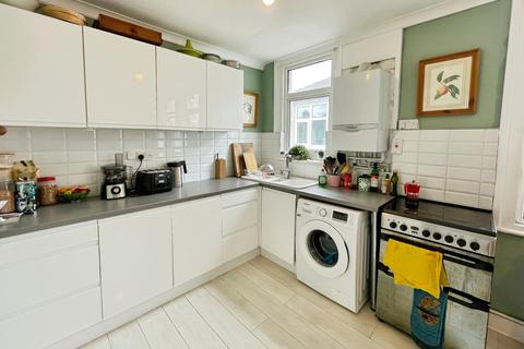 2 bedroom apartment to rent, Gwendoline Avenue, London E13