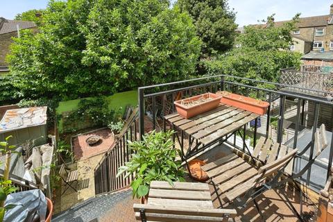 2 bedroom apartment to rent, Gwendoline Avenue, London E13