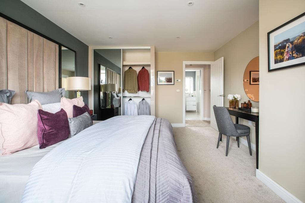 King-size bedroom with space for storage