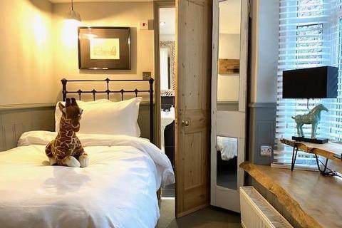 Hospitality for sale, 27 Upper Rock Gdns Brighton BN2 1QE