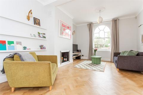 4 Cavendish Terrace, London, E3 5AY