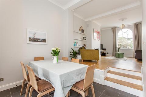4 Cavendish Terrace, London, E3 5AY