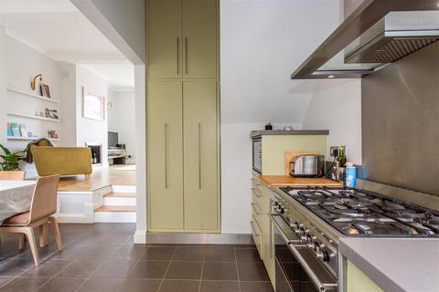 4 Cavendish Terrace, London, E3 5AY
