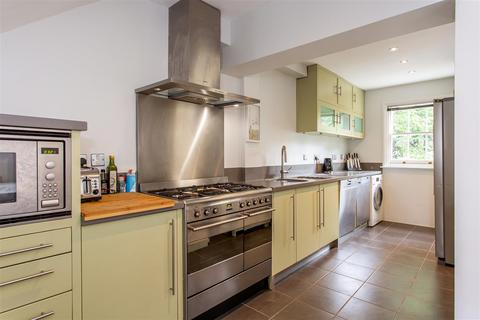 4 Cavendish Terrace, London, E3 5AY