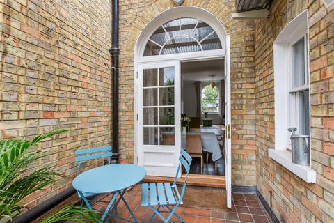 4 Cavendish Terrace, London, E3 5AY