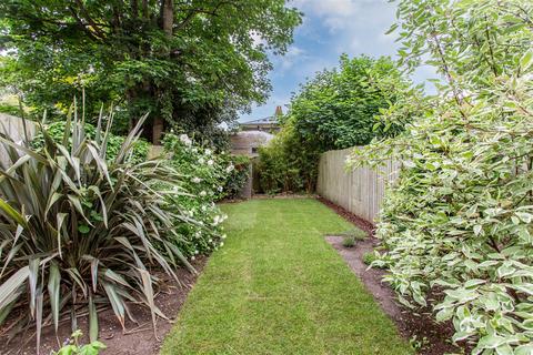 4 Cavendish Terrace, London, E3 5AY