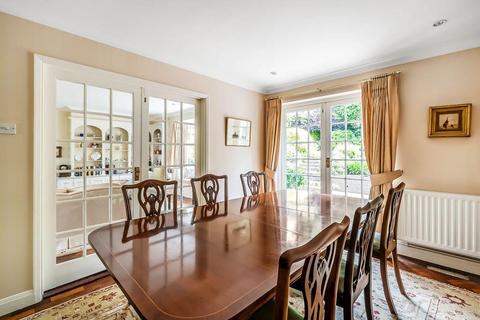 1 Drayton Close, Fetcham, Leatherhead, KT22 9EZ