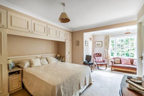 1 Drayton Close, Fetcham, Leatherhead, KT22 9EZ