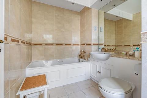1 Drayton Close, Fetcham, Leatherhead, KT22 9EZ