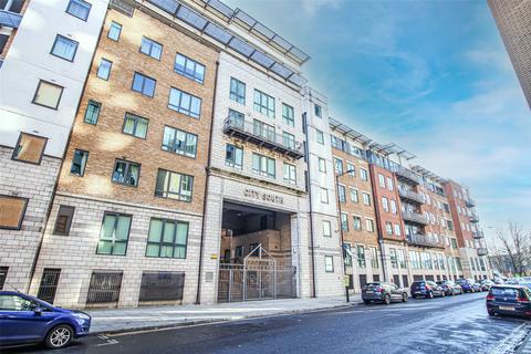 2 bedroom apartment to rent, City South, Manchester M15