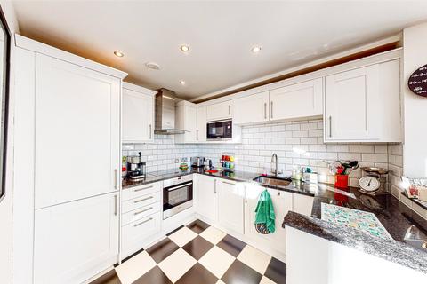 2 bedroom apartment to rent, City South, Manchester M15