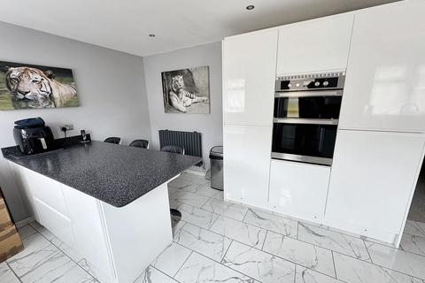 28 Cameron Close, Tiverton, EX16 5DB