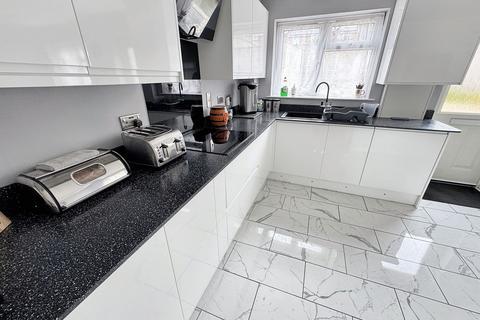 28 Cameron Close, Tiverton, EX16 5DB