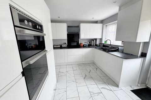 28 Cameron Close, Tiverton, EX16 5DB