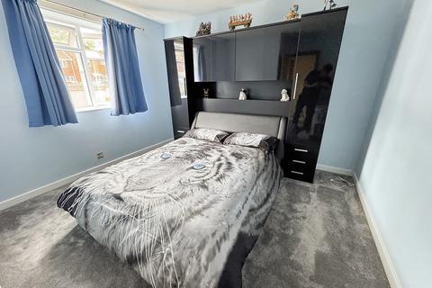 28 Cameron Close, Tiverton, EX16 5DB