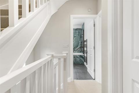 25 Fieldsend Road, Cheam, Sutton, SM3 8PA