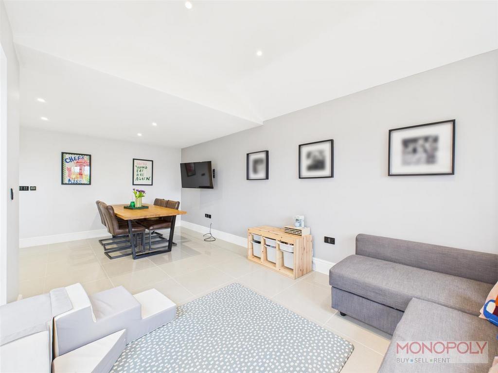 CAM04439 G0-PR0069-STILL011.jpg