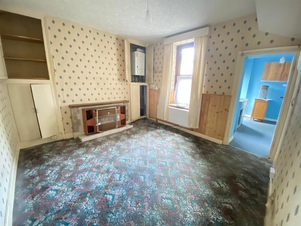 Sitting/dining room