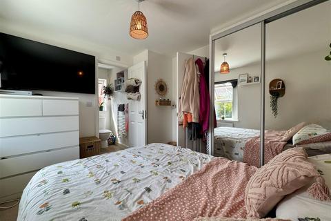 2 Rowan End, Southminster, CM0 7FT